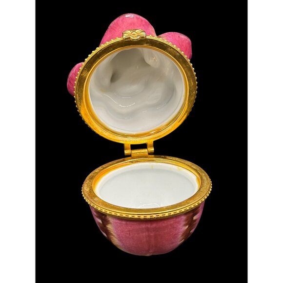 VIntage Hand-Painted Ceramic Flower Fairy Trinket Box Gold Tone Flower Clasp - Picture 5 of 6